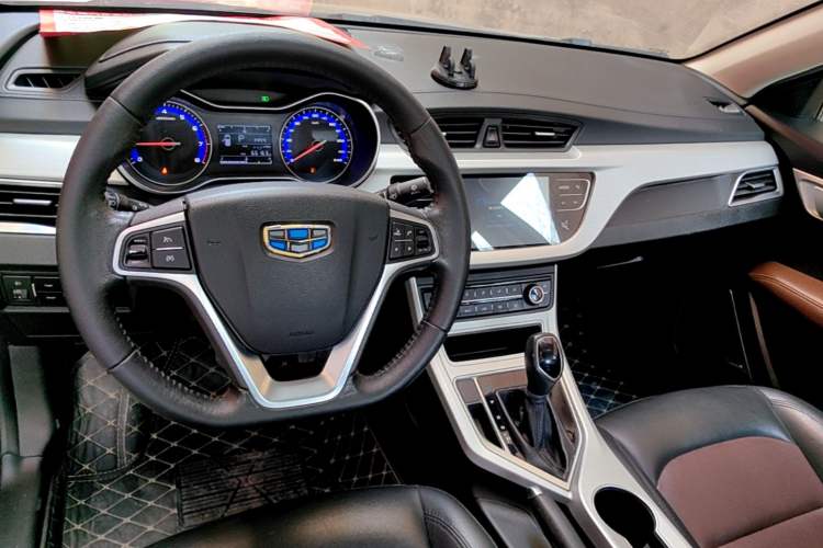 Used Geely Auto Vision 2018 1.5L Automatic Happiness Edition Center Console