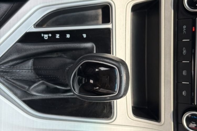 Used Geely Auto Vision 2018 1.5L Automatic Happiness Edition Gear Lever