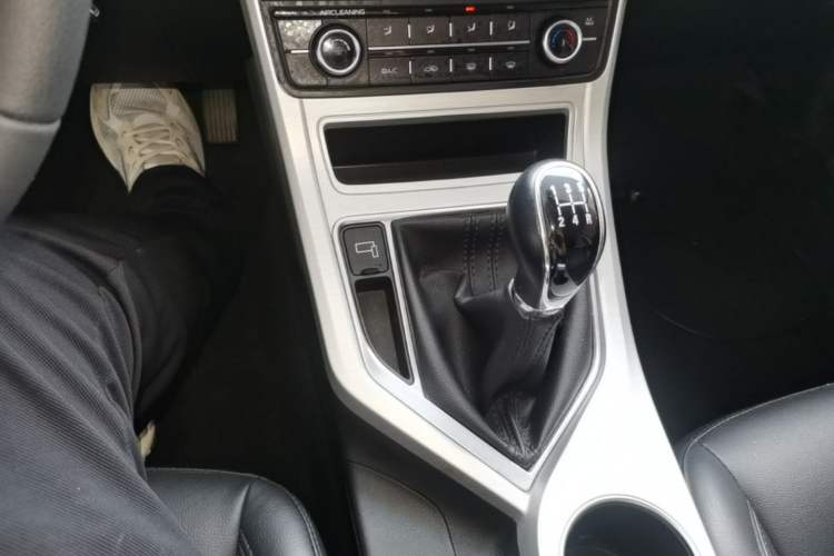 Used Geely Auto Vision 2018 1.5L Manual Happiness Edition Gear Lever