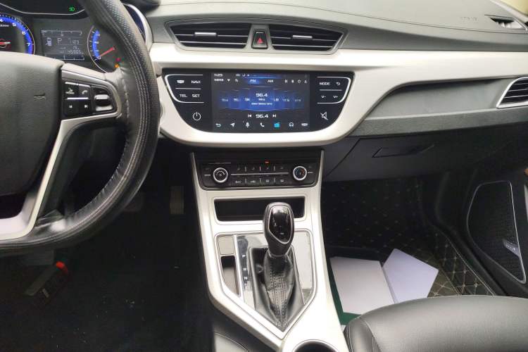 Used Geely Auto Vision 2018 1.5L Automatic Happiness Edition Audio And AC Panel
