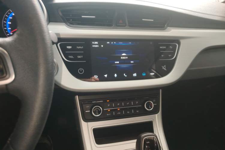 Used Geely Auto Vision 2018 1.5L Automatic Happiness Edition Audio And AC Panel