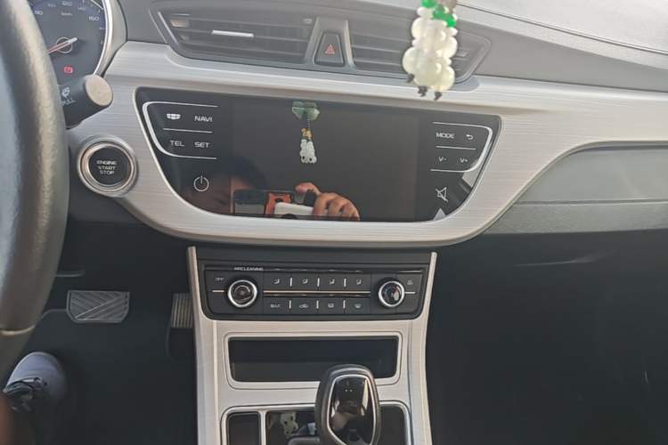 Used Geely Auto Vision 2018 1.5L Automatic Happiness Edition Audio And AC Panel
