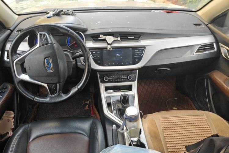 Used Geely Auto Vision 2018 1.5L Automatic Happiness Edition Center Console