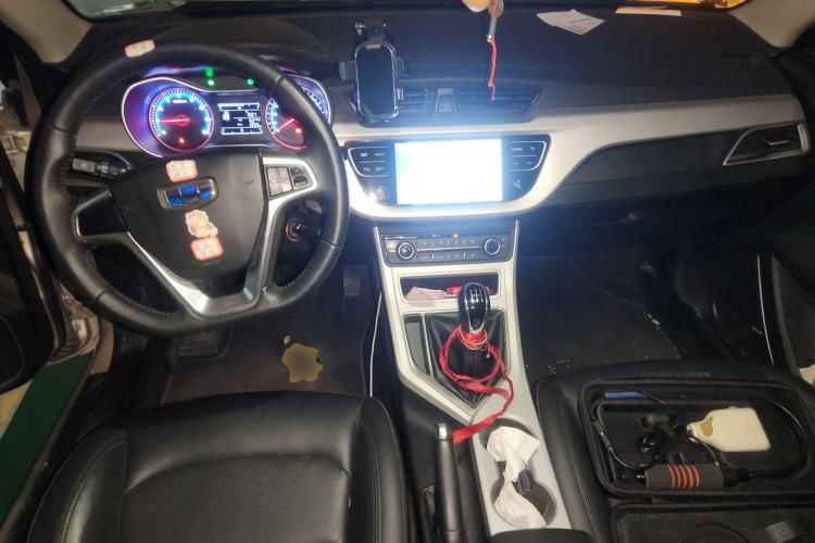 Used Geely Auto Vision 2018 1.5L Manual Happiness Edition Center Console