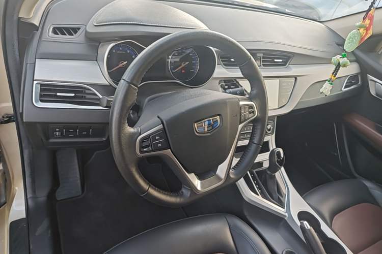 Used Geely Auto Vision 2018 1.5L Automatic Happiness Edition Center Console