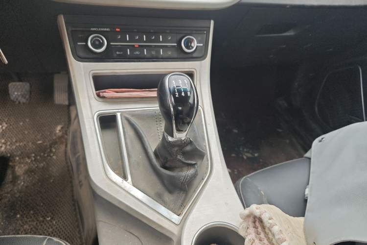 Used Geely Auto Vision 2018 1.5L Manual Happiness Edition Gear Lever