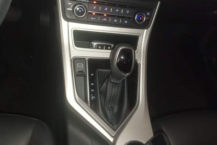 Used Geely Auto Vision 2018 1.5L Automatic Prestige Model Gear Lever