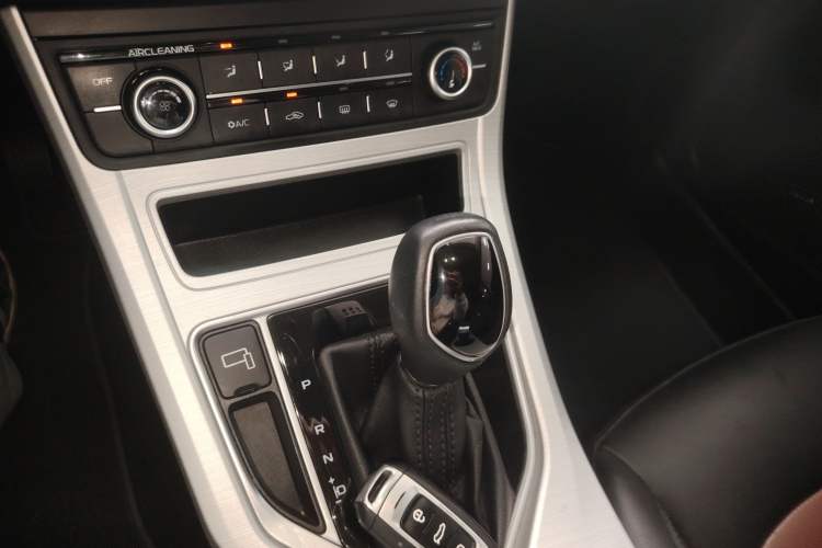 Used Geely Auto Vision 2018 1.5L Automatic Happiness Edition Gear Lever