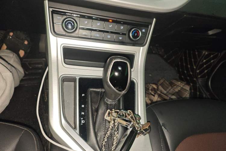 Used Geely Auto Vision 2018 1.5L Automatic Prestige Model Gear Lever