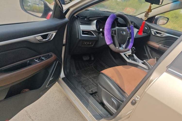 Used Geely Auto Vision 2018 1.5L Automatic Happiness Edition Interior 3