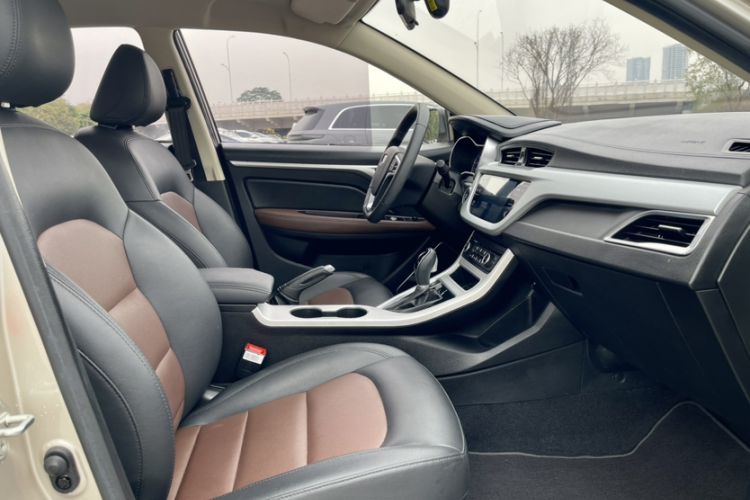 Used Geely Auto Vision 2018 1.5L Automatic Happiness Edition Interior 3