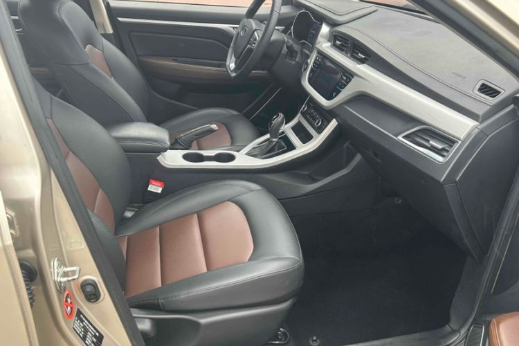 Used Geely Auto Vision 2018 1.5L Automatic Happiness Edition Interior 4