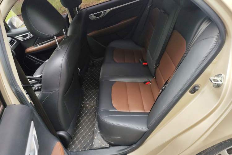 Used Geely Auto Vision 2018 1.5L Automatic Happiness Edition Left Rear Seat