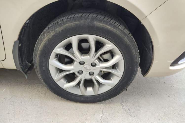 Used Geely Auto Vision 2018 1.5L Automatic Happiness Edition Right Front Wheel Hub