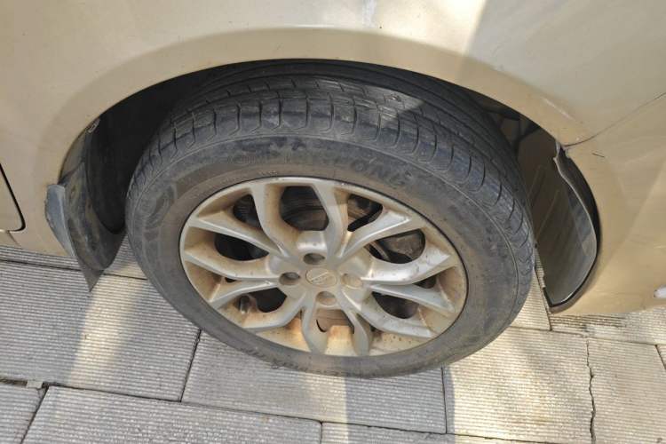 Used Geely Auto Vision 2018 1.5L Automatic Happiness Edition Right Front Wheel Hub