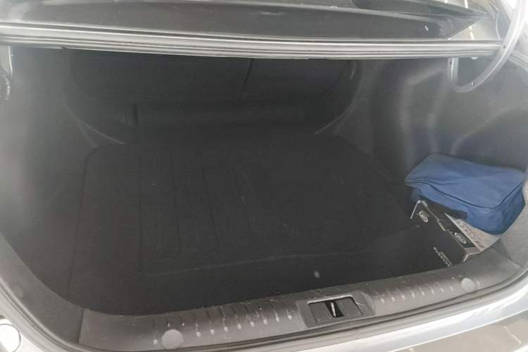 Used Geely Auto Vision 2018 1.5L Automatic Happiness Edition Trunk