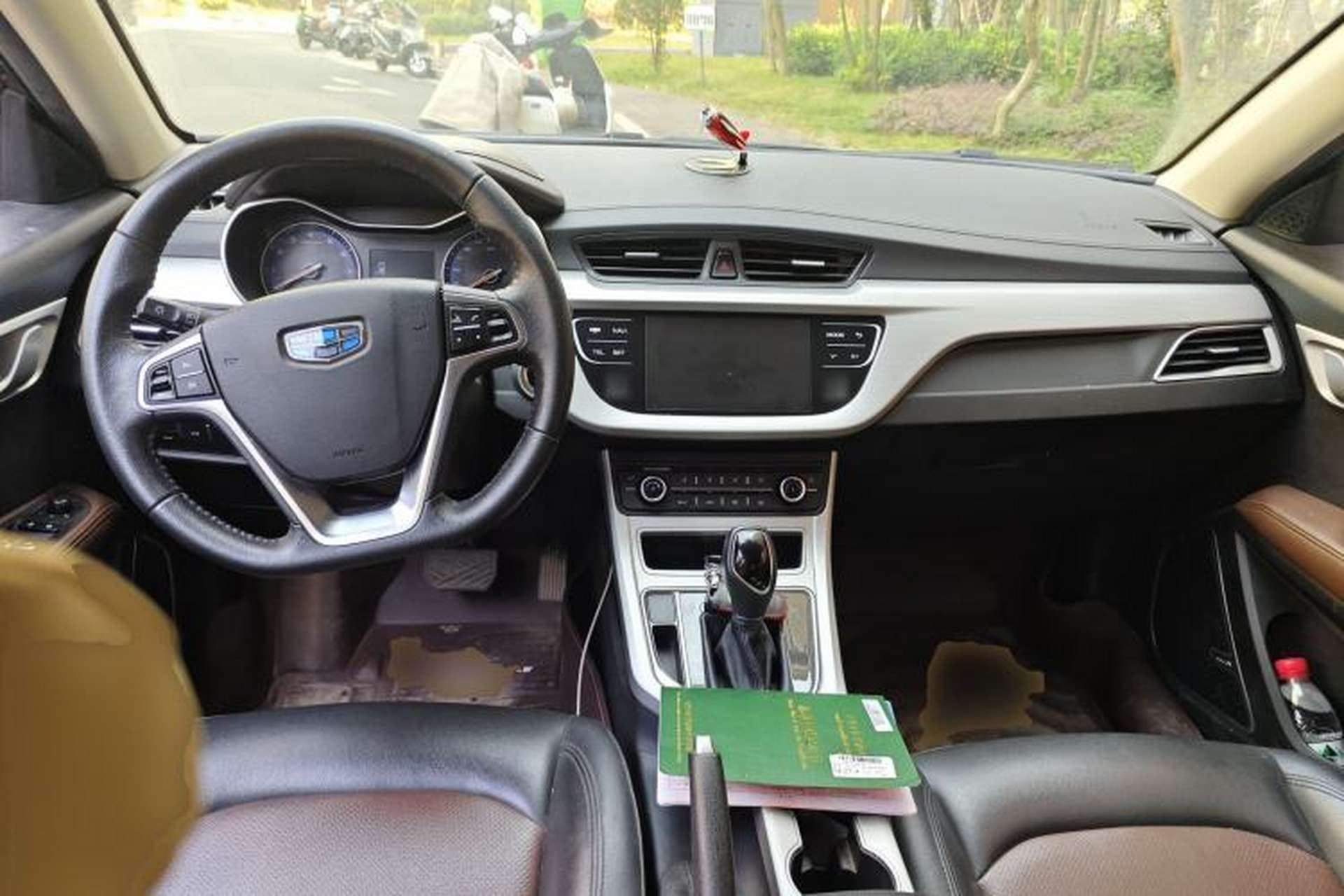Used Geely Auto Vision 2018 1.5L Automatic Happiness Edition Center Console