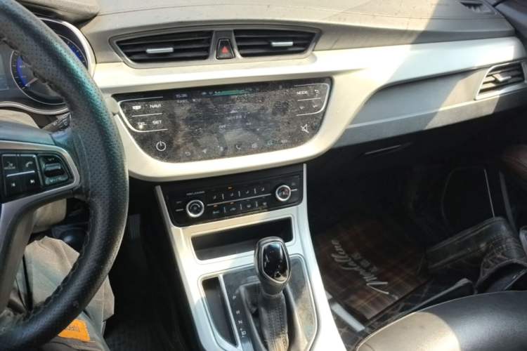 Used Geely Auto Vision 2018 1.5L Automatic Happiness Edition Audio And AC Panel