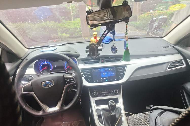 Used Geely Auto Vision 2018 1.5L Manual Happiness Edition Center Console