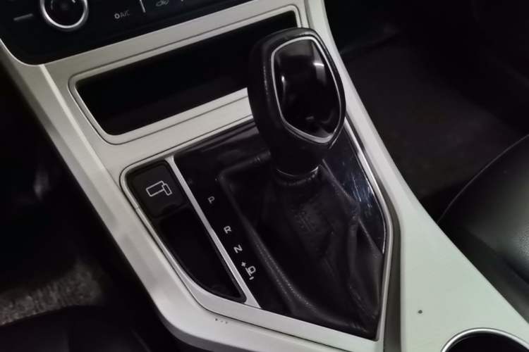 Used Geely Auto Vision 2018 1.5L Automatic Happiness Edition Gear Lever