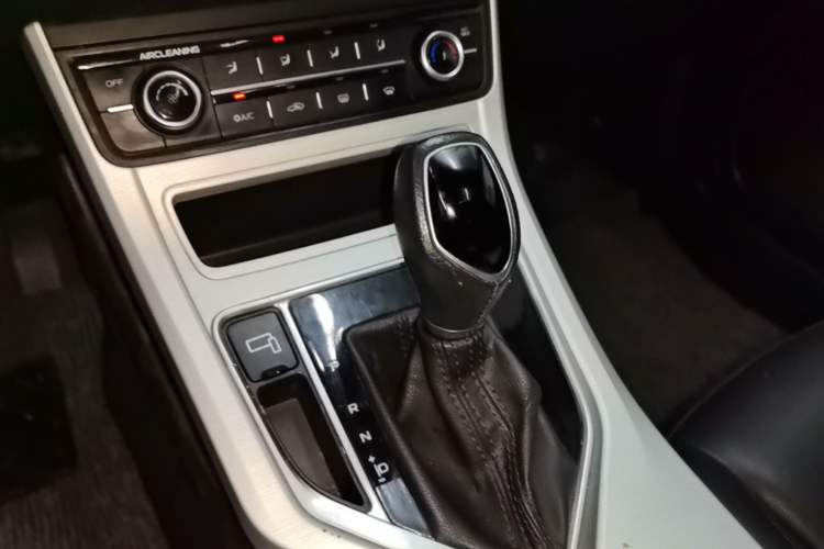 Used Geely Auto Vision 2018 1.5L Automatic Prestige Model Gear Lever