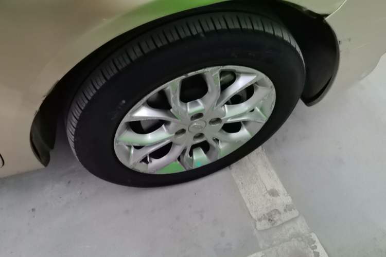 Used Geely Auto Vision 2018 1.5L Automatic Happiness Edition Right Front Wheel Hub