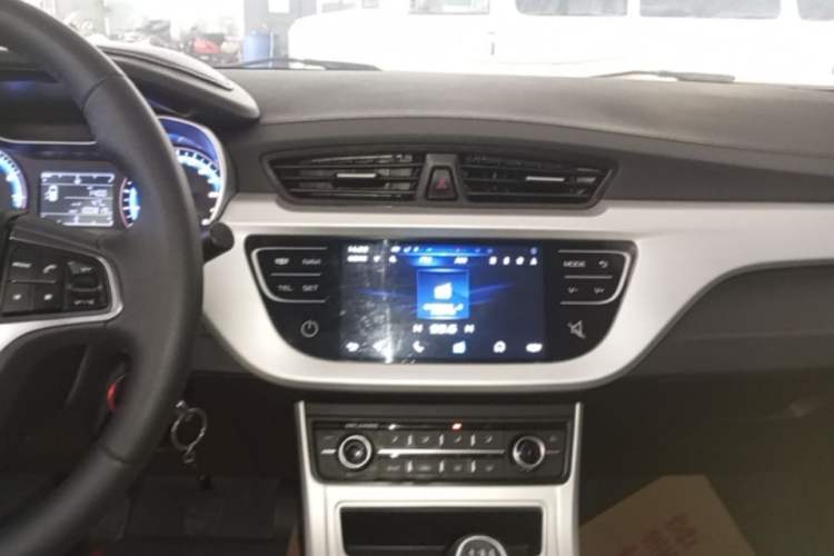 Used Geely Auto Vision 2018 1.5L Manual Happiness Edition Audio And AC Panel