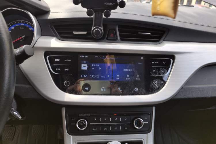Used Geely Auto Vision 2018 1.5L Manual Happiness Edition Audio And AC Panel