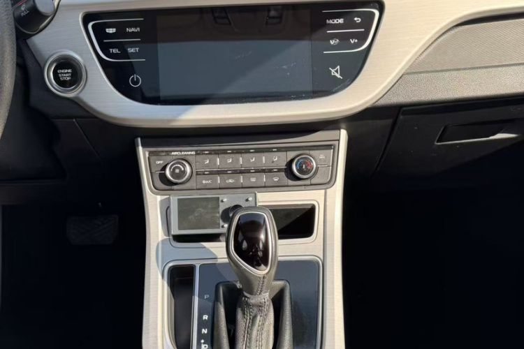 Used Geely Auto Vision 2018 1.5L Automatic Happiness Edition Audio And AC Panel