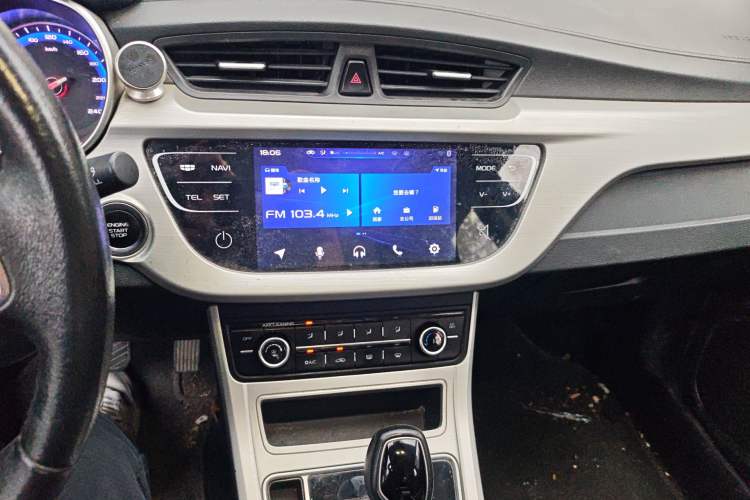 Used Geely Auto Vision 2018 1.5L Automatic Happiness Edition Audio And AC Panel