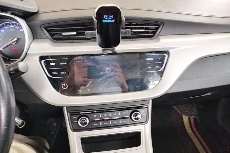 Used Geely Auto Vision 2018 1.5L Manual Happiness Edition Audio And AC Panel