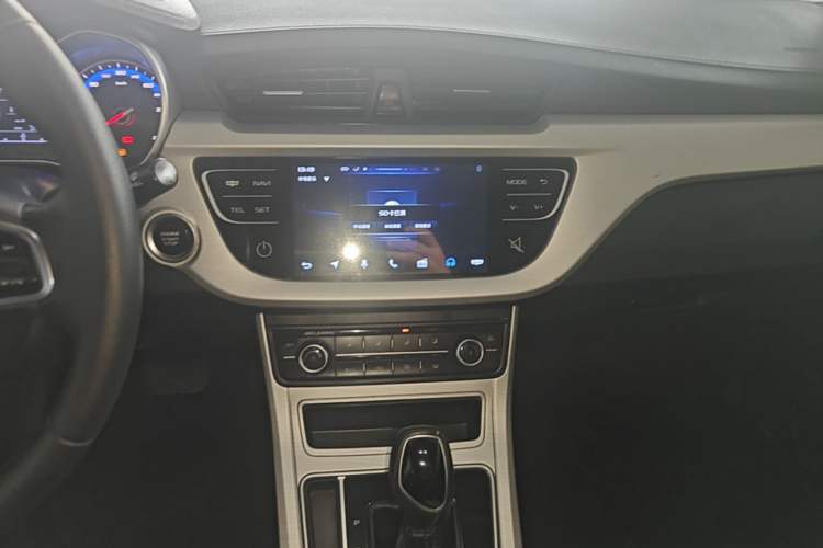 Used Geely Auto Vision 2018 1.5L Automatic Happiness Edition Audio And AC Panel