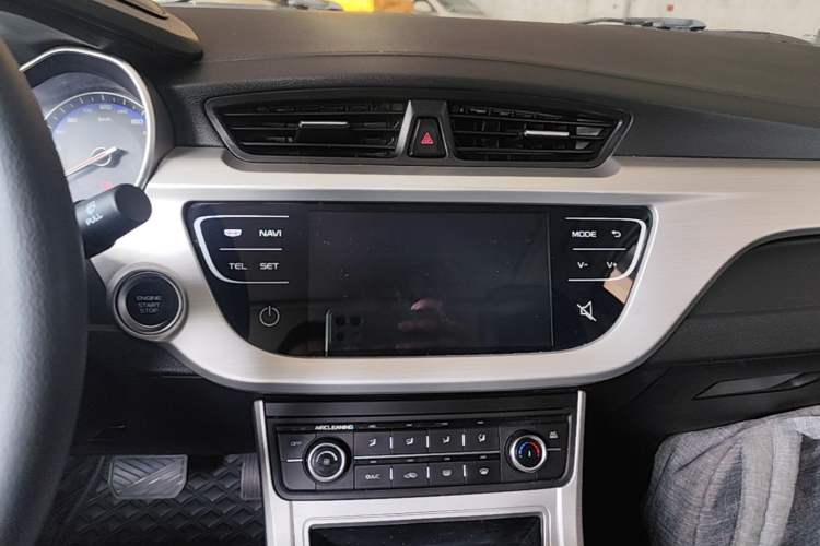 Used Geely Auto Vision 2018 1.5L Automatic Happiness Edition Audio And AC Panel