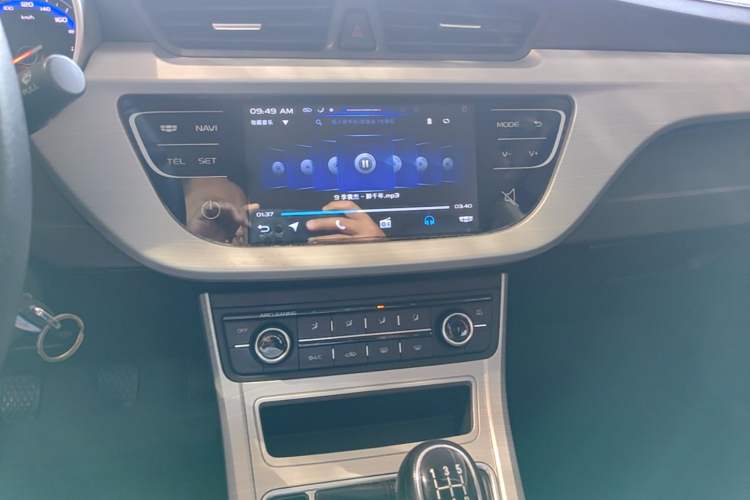 Used Geely Auto Vision 2018 1.5L Manual Happiness Edition Audio And AC Panel