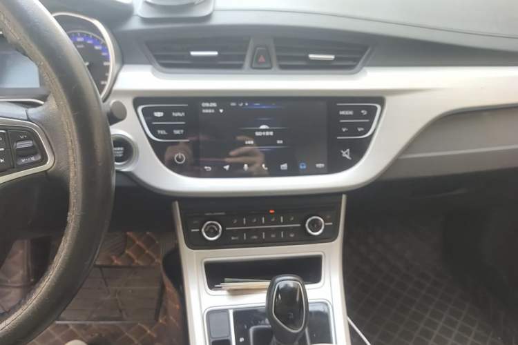Used Geely Auto Vision 2018 1.5L Automatic Happiness Edition Audio And AC Panel