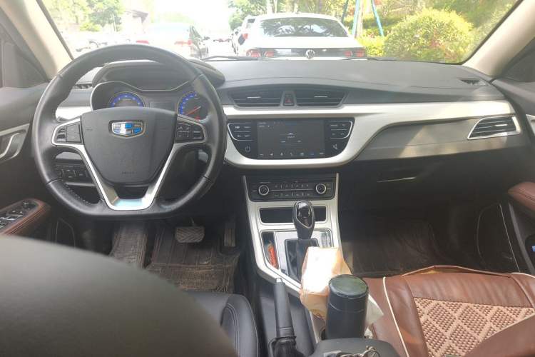 Used Geely Auto Vision 2018 1.5L Automatic Happiness Edition Center Console
