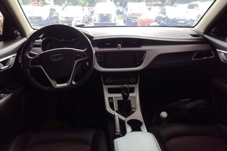 Used Geely Auto Vision 2018 1.5L Automatic Happiness Edition Center Console