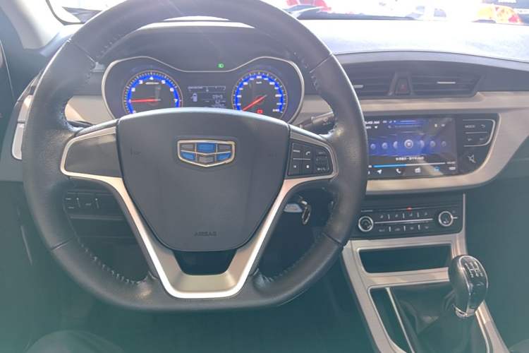 Used Geely Auto Vision 2018 1.5L Manual Happiness Edition Center Console