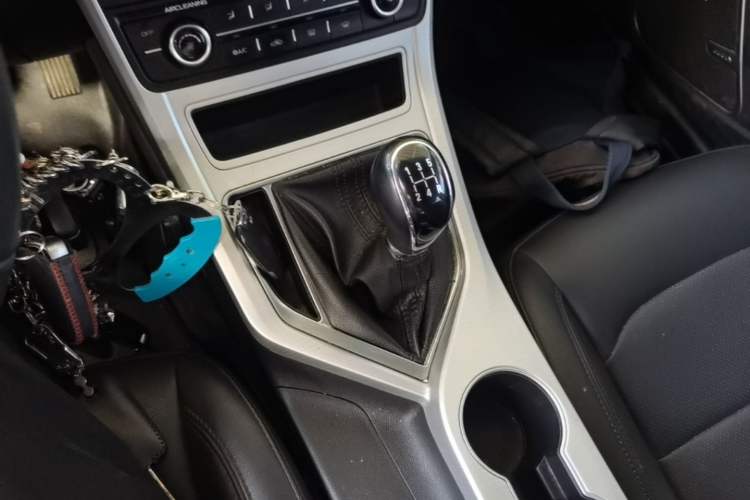 Used Geely Auto Vision 2018 1.5L Manual Happiness Edition Gear Lever