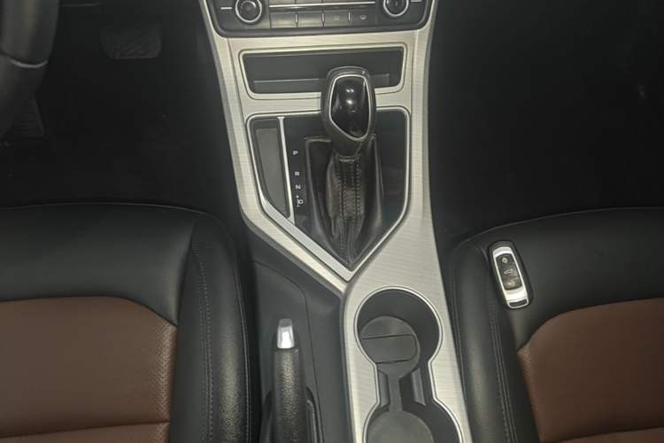 Used Geely Auto Vision 2018 1.5L Automatic Happiness Edition Gear Lever