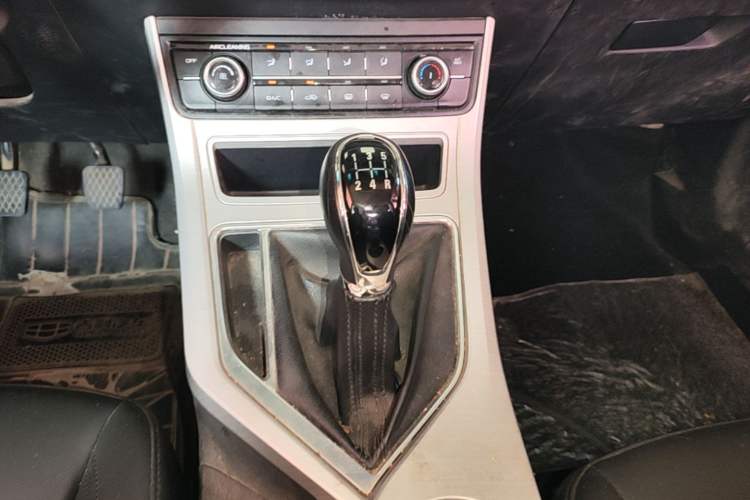 Used Geely Auto Vision 2018 1.5L Manual Happiness Edition Gear Lever