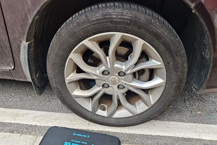 Used Geely Auto Vision 2018 1.5L Automatic Happiness Edition Right Front Wheel Hub