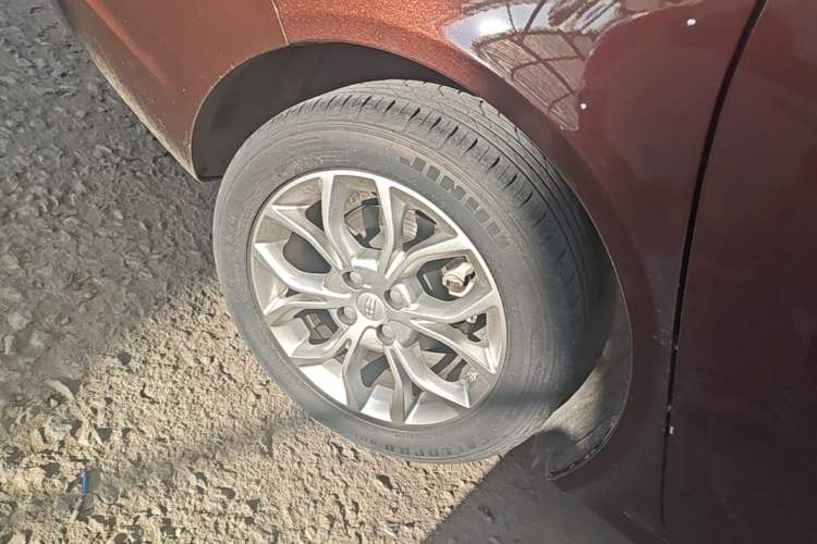 Used Geely Auto Vision 2018 1.5L Automatic Happiness Edition Right Rear Wheel Hub