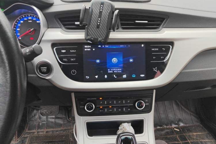 Used Geely Auto Vision 2018 1.5L Automatic Happiness Edition Audio And AC Panel