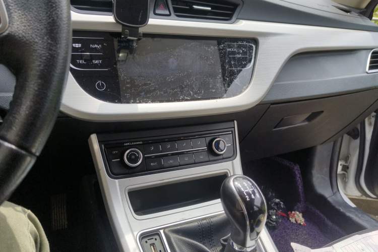 Used Geely Auto Vision 2018 1.5L Manual Happiness Edition Audio And AC Panel