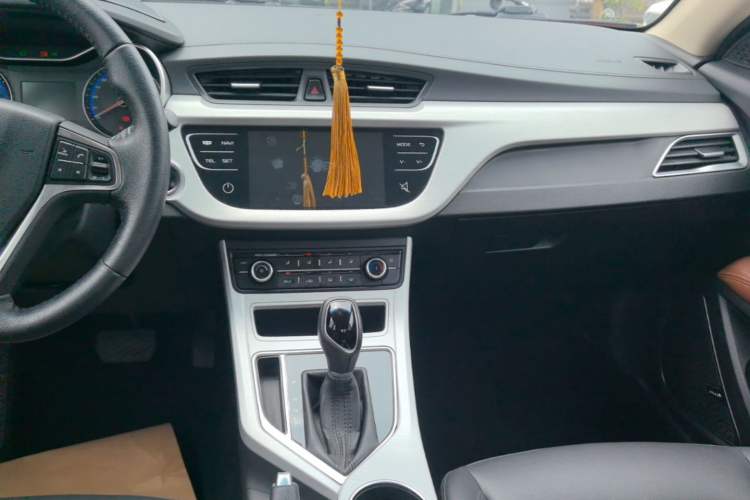 Used Geely Auto Vision 2018 1.5L Automatic Happiness Edition Audio And AC Panel