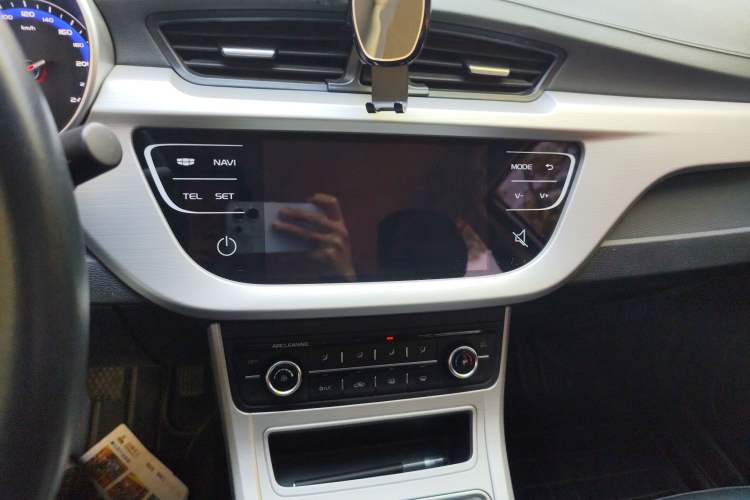 Used Geely Auto Vision 2018 1.5L Manual Happiness Edition Audio And AC Panel