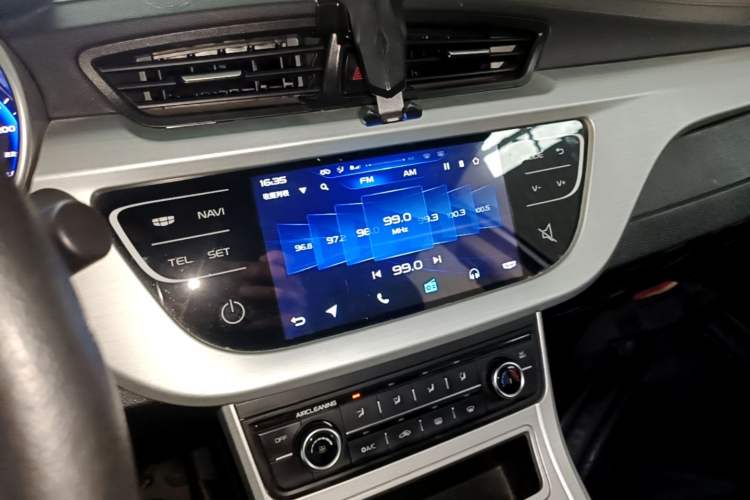 Used Geely Auto Vision 2018 1.5L Manual Happiness Edition Audio And AC Panel