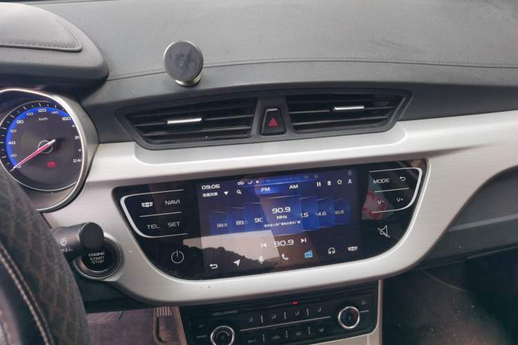 Used Geely Auto Vision 2018 1.5L Automatic Happiness Edition Audio And AC Panel