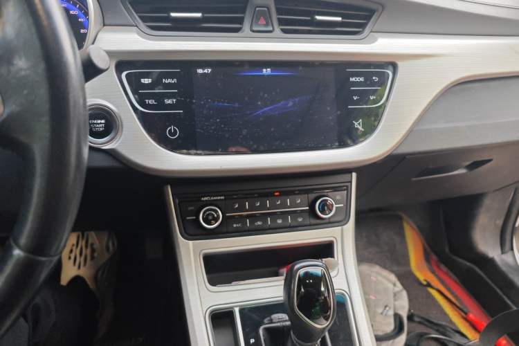 Used Geely Auto Vision 2018 1.5L Automatic Happiness Edition Audio And AC Panel